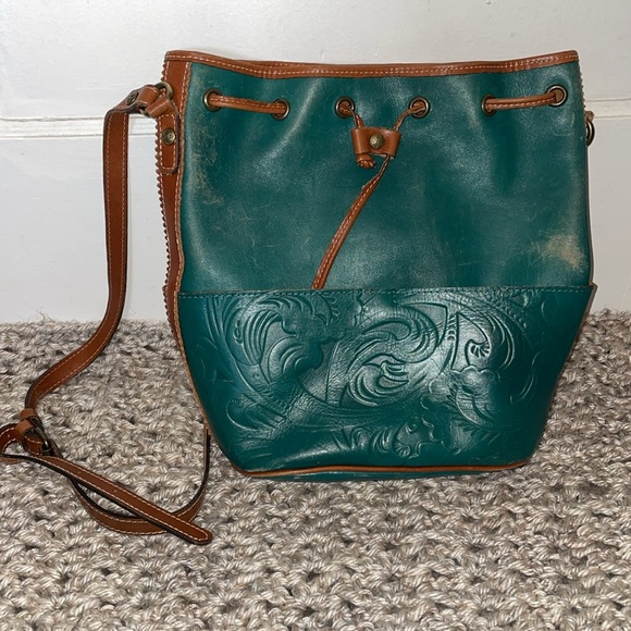 Patricia Nash Handbags - Patricia Nash Brindisi Bucket bag drawstring leather crossbody in jade